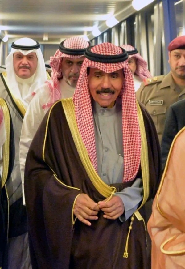 من هو الشيخ نواف الأحمد الصباح أمير الكويت الراحل ما هو مرض أمير الكويت نواف الصباح اولاد نواف الصباح